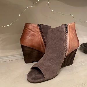 Diba True In Sider 9.5 two tone open toe wedge